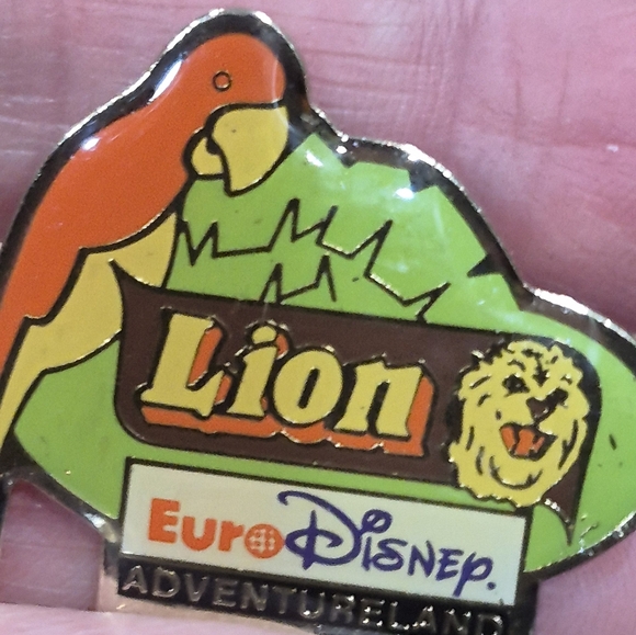 Euro Disney Enamel Pin "Lion" Adventureland - Picture 2 of 16